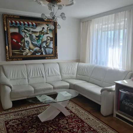 Hoeckner Plaza 4*