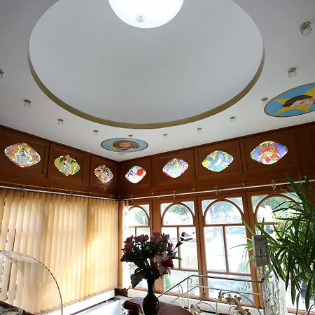 Hoeckner Plaza 4*