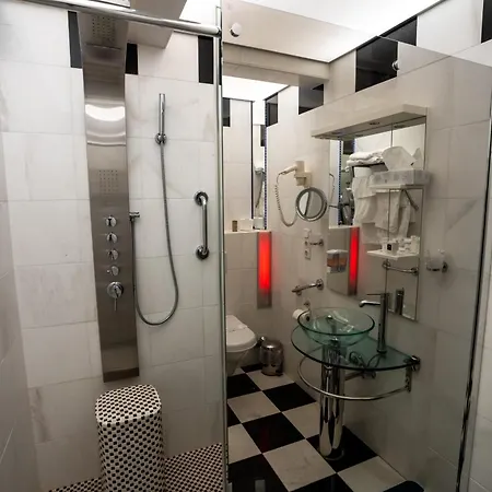 Hoeckner Plaza 4*