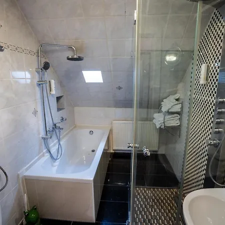 Hoeckner Plaza Ξενοδοχείο 4*
