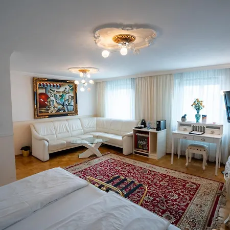 Ξενοδοχείο Hoeckner Plaza 4*