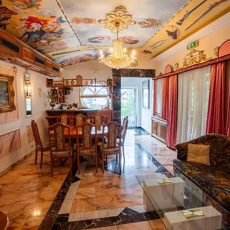 Hoeckner Plaza 4*