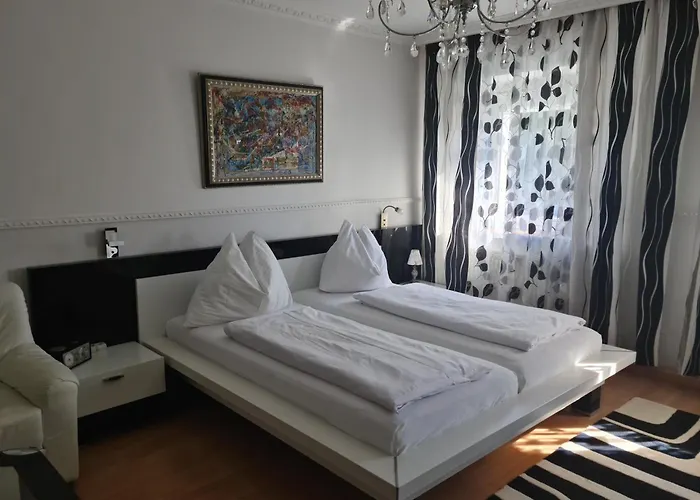 Hoeckner Plaza Hotel 4*