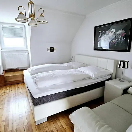 Hoeckner Plaza Szálloda 4*