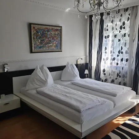 Hoeckner Plaza Hotel 4*