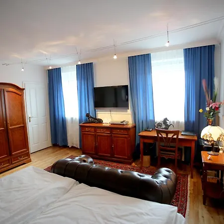 Hoeckner Plaza 4*